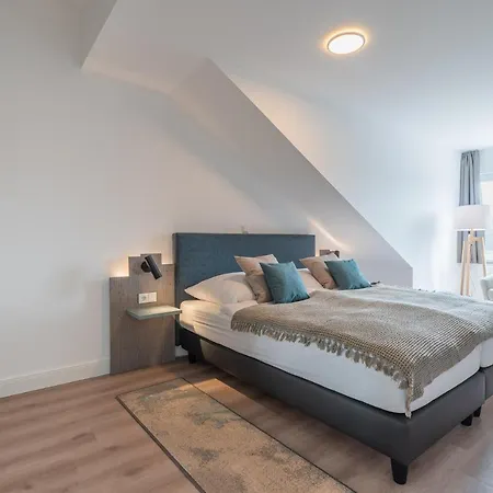 Westside Arthotel 4*