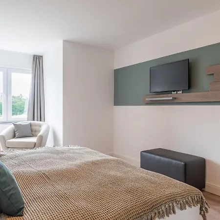 Westside Arthotel Appartement 4*