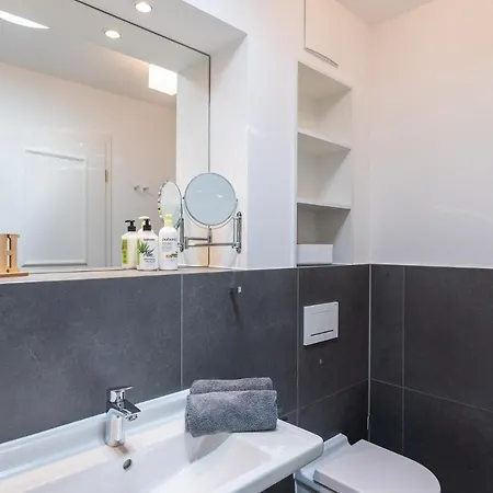 아파트 Westside Arthotel