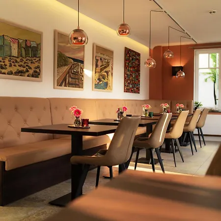 Westside Arthotel Apartment *
